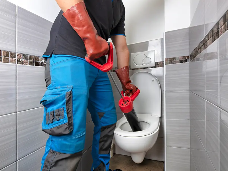 Débouchage d'un WC